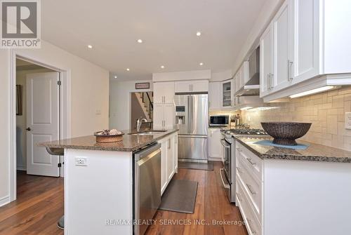 49 - 5 Lacorra Way, Brampton (Sandringham-Wellington), ON - Indoor Photo Showing Kitchen With Stainless Steel Kitchen With Upgraded Kitchen