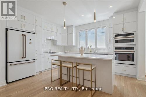 123 Yates Drive, Milton, ON - Indoor Photo Showing Kitchen With Upgraded Kitchen