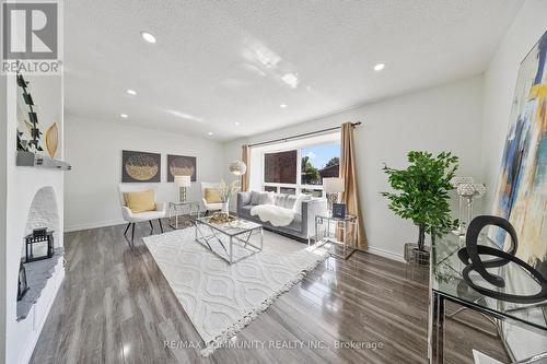 6 - 3065 Lenester Drive, Mississauga (Erindale), ON - Indoor Photo Showing Living Room