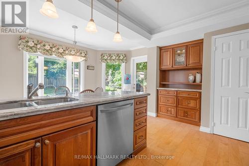 10 Brookbank Court, Brampton (Heart Lake East), ON - Indoor Photo Showing Kitchen With Double Sink