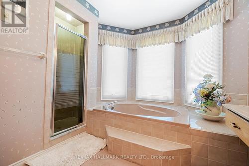 10 Brookbank Court, Brampton (Heart Lake East), ON - Indoor Photo Showing Bathroom