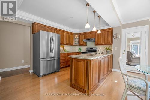 10 Brookbank Court, Brampton (Heart Lake East), ON - Indoor Photo Showing Kitchen