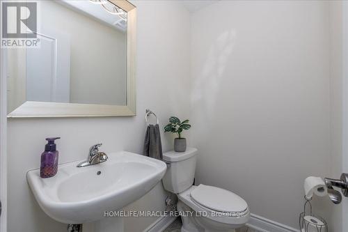 32 Peacock Trail, New Tecumseth (Alliston), ON - Indoor Photo Showing Bathroom