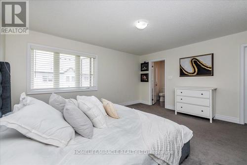 32 Peacock Trail, New Tecumseth (Alliston), ON - Indoor Photo Showing Bedroom