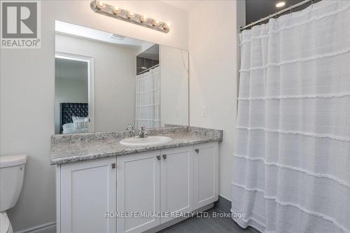 32 Peacock Trail, New Tecumseth (Alliston), ON - Indoor Photo Showing Bathroom