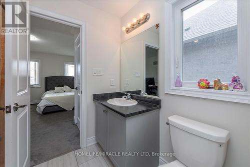 32 Peacock Trail, New Tecumseth (Alliston), ON - Indoor Photo Showing Bathroom