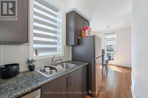 312 - 10 Halliford Place, Brampton (Goreway Drive Corridor), ON - Indoor Photo Showing Kitchen