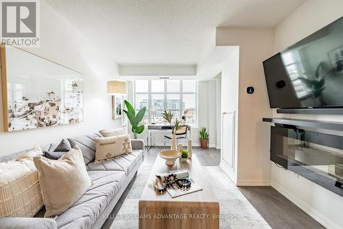 818 - 85 East Liberty Street, Toronto (Niagara), ON - Indoor Photo Showing Living Room