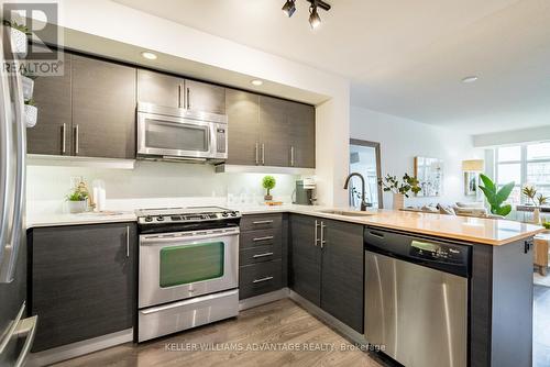 818 - 85 East Liberty Street, Toronto (Niagara), ON - Indoor Photo Showing Kitchen With Upgraded Kitchen