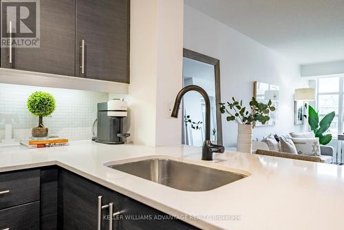 818 - 85 East Liberty Street, Toronto (Niagara), ON - Indoor Photo Showing Kitchen