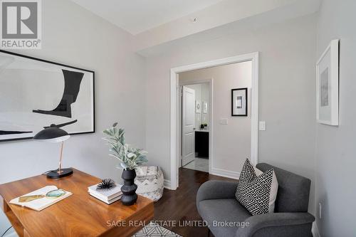 75 Sloping Sky Mews, Toronto (Niagara), ON - Indoor Photo Showing Living Room