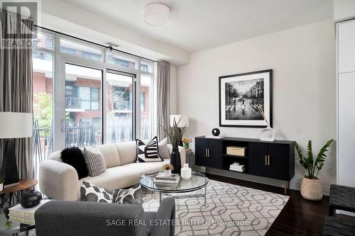 75 Sloping Sky Mews, Toronto (Niagara), ON - Indoor Photo Showing Living Room