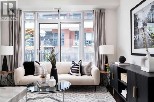 75 Sloping Sky Mews, Toronto (Niagara), ON - Indoor Photo Showing Living Room