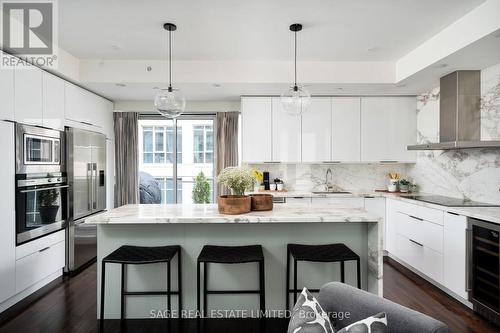 75 Sloping Sky Mews, Toronto (Niagara), ON - Indoor Photo Showing Kitchen With Upgraded Kitchen