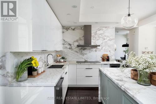 75 Sloping Sky Mews, Toronto (Niagara), ON - Indoor Photo Showing Kitchen With Double Sink With Upgraded Kitchen