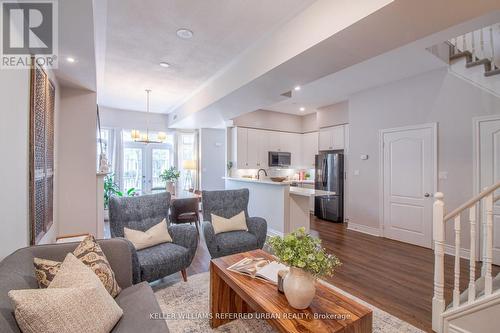 Th 15 - 1 Rean Drive, Toronto (Bayview Village), ON - Indoor Photo Showing Living Room