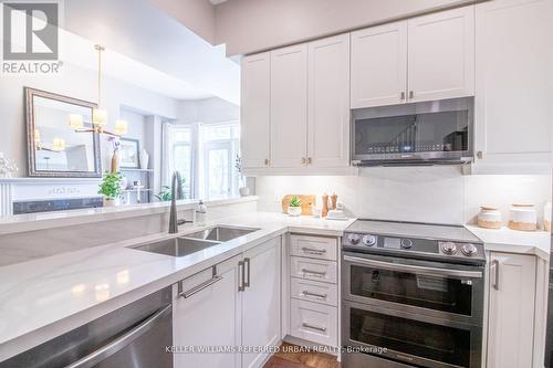 Th 15 - 1 Rean Drive, Toronto (Bayview Village), ON - Indoor Photo Showing Kitchen With Double Sink With Upgraded Kitchen