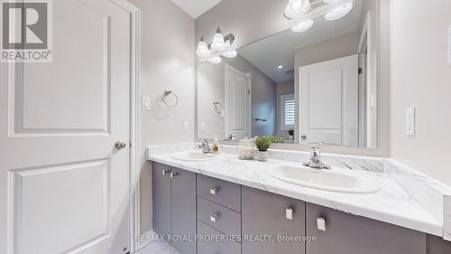 8 Louis Way, Scugog (Port Perry), ON - Indoor Photo Showing Bathroom