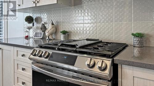 8 Louis Way, Scugog (Port Perry), ON - Indoor Photo Showing Kitchen