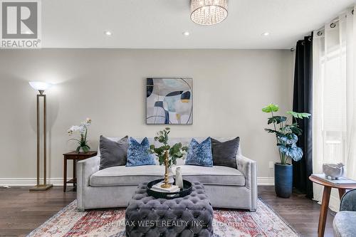 139 Homestead Road, Toronto (West Hill), ON - Indoor Photo Showing Living Room