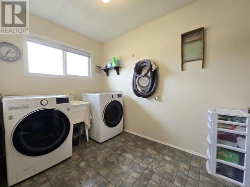 1411 6Th Avenue, Valemount, BC - Indoor Photo Showing Laundry Room