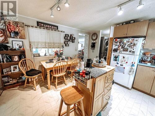 21 208 Eighth Street, 100 Mile House, BC - Indoor Photo Showing Kitchen