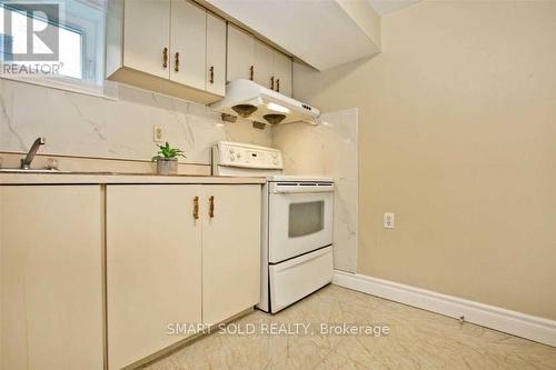 Bsmt - 40 Mintwood Drive, Toronto (Bayview Woods-Steeles), ON - Indoor Photo Showing Kitchen