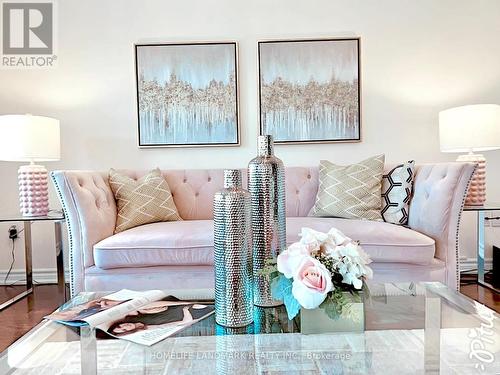 69 Livante Court, Markham (Victoria Square), ON - Indoor Photo Showing Living Room