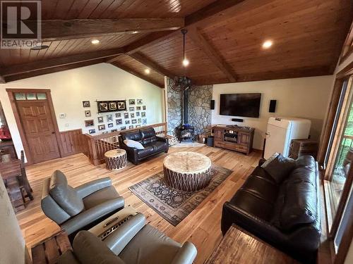 82 Walker Road, Enderby, BC - Indoor Photo Showing Living Room