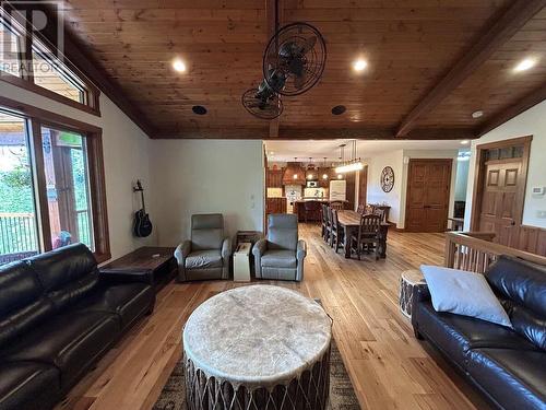 82 Walker Road, Enderby, BC - Indoor Photo Showing Living Room