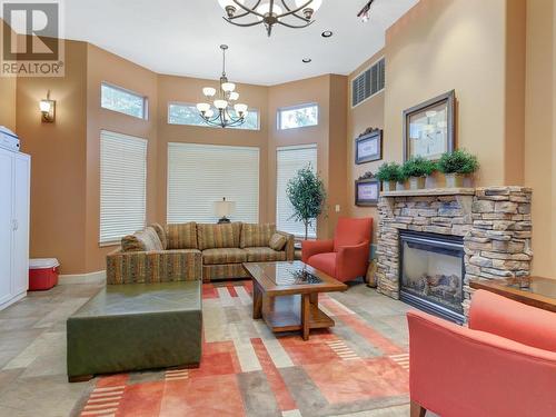 4035 Gellatly Road Unit# 158, West Kelowna, BC - Indoor Photo Showing Living Room With Fireplace