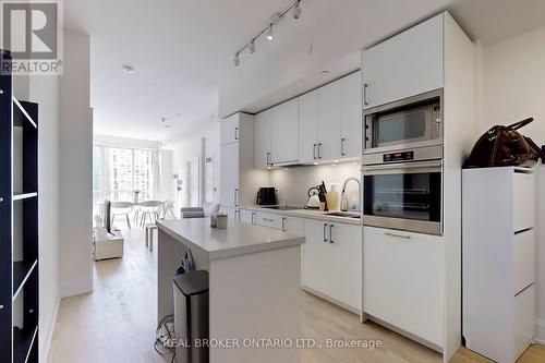 1801 - 88 Cumberland Street, Toronto (Annex), ON - Indoor Photo Showing Kitchen With Upgraded Kitchen