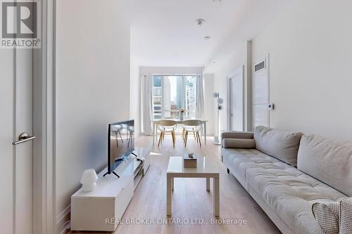 1801 - 88 Cumberland Street, Toronto (Annex), ON - Indoor Photo Showing Living Room