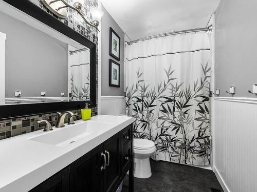 1769 Parkcrest Ave, Kamloops, BC - Indoor Photo Showing Bathroom