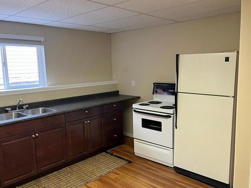 35-2655 Westsyde Rd, Kamloops, BC - Indoor Photo Showing Kitchen With Double Sink