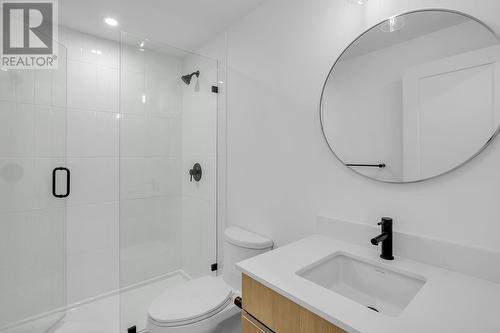 417 Cedar Avenue Unit# 302, Kelowna, BC - Indoor Photo Showing Bathroom