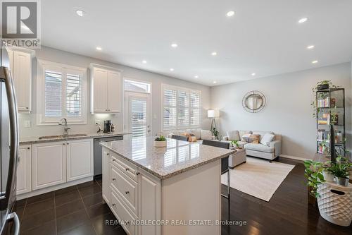 7 Giltspur Road, Brampton (Northwest Brampton), ON - Indoor Photo Showing Kitchen With Upgraded Kitchen