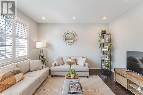 7 Giltspur Road, Brampton (Northwest Brampton), ON - Indoor Photo Showing Living Room