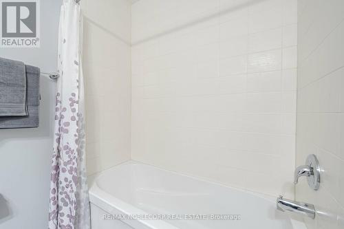 7 Giltspur Road, Brampton (Northwest Brampton), ON - Indoor Photo Showing Bathroom