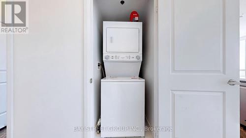 509 - 55 Speers Road, Oakville (Old Oakville), ON - Indoor Photo Showing Laundry Room