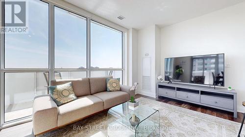 509 - 55 Speers Road, Oakville (Old Oakville), ON - Indoor Photo Showing Living Room