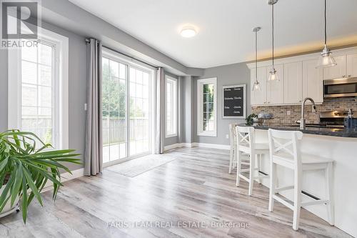 6 Shamrock Lane, Barrie (Innis-Shore), ON - Indoor Photo Showing Kitchen