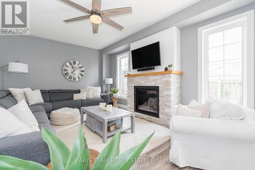 6 Shamrock Lane, Barrie (Innis-Shore), ON - Indoor Photo Showing Living Room With Fireplace