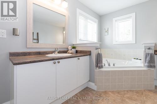 6 Shamrock Lane, Barrie (Innis-Shore), ON - Indoor Photo Showing Bathroom