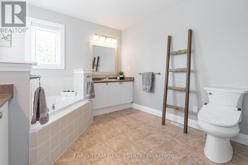 6 Shamrock Lane, Barrie (Innis-Shore), ON - Indoor Photo Showing Bathroom