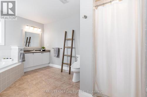 6 Shamrock Lane, Barrie (Innis-Shore), ON - Indoor Photo Showing Bathroom