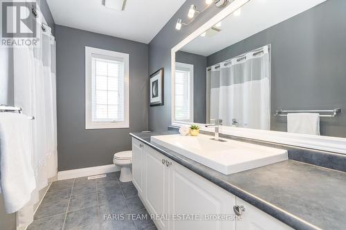 6 Shamrock Lane, Barrie (Innis-Shore), ON - Indoor Photo Showing Bathroom