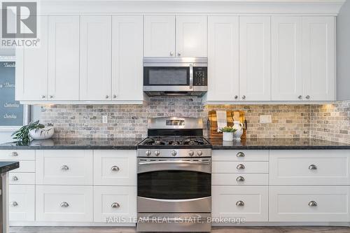 6 Shamrock Lane, Barrie (Innis-Shore), ON - Indoor Photo Showing Kitchen With Upgraded Kitchen