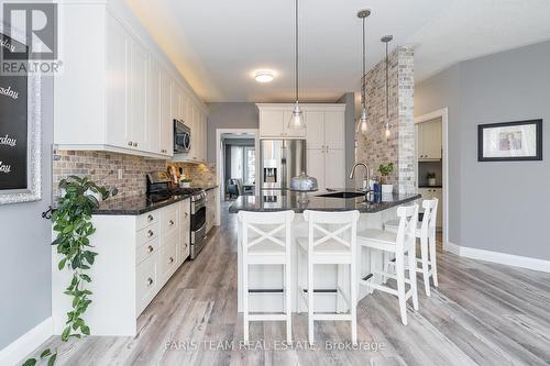 6 Shamrock Lane, Barrie (Innis-Shore), ON - Indoor Photo Showing Dining Room