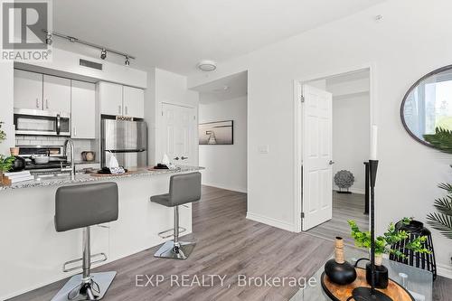 309 - 11611 Yonge Street, Richmond Hill, ON - Indoor Photo Showing Kitchen With Stainless Steel Kitchen With Upgraded Kitchen